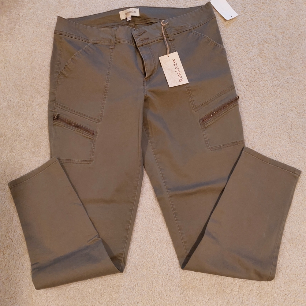 Stylish brand new pants Rewind
